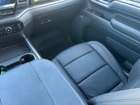 Used 2025 Chevrolet Silverado 2500 LTZ w/ LTZ Premium Package image 15