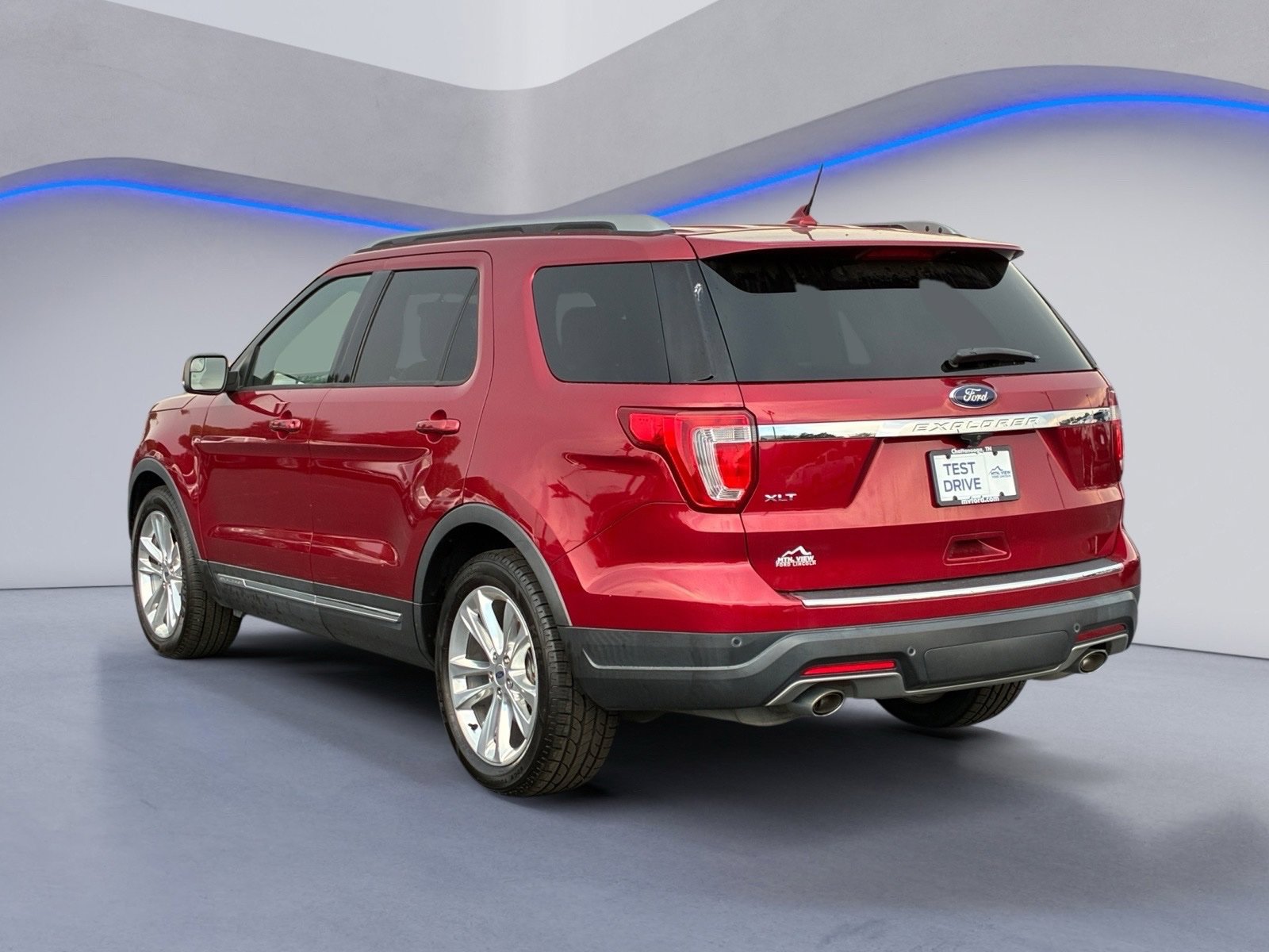 Used 2018 Ford Explorer XLT w/ Equipment Group 202A FWD image 3