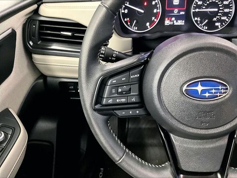 Used 2025 Subaru Forester Premium AWD/4WD image 23