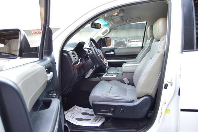 Used 2016 Toyota Tundra Limited w/ Limited Premium Package AWD/4WD image 12
