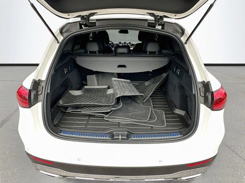 Used 2025 Mercedes-Benz GLC 300 4MATIC image 23