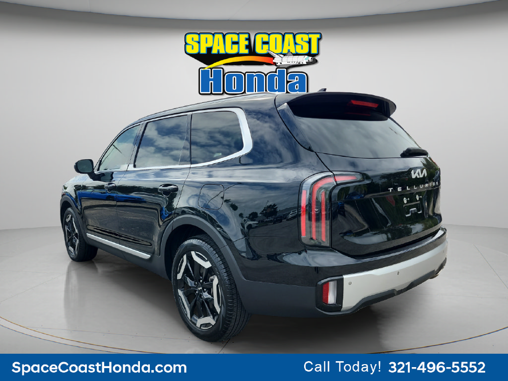 Used 2024 Kia Telluride EX w/ EX Captain's Chair Package FWD image 6