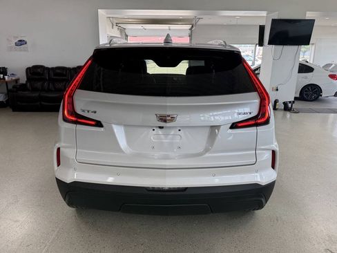 Used 2024 Cadillac XT4 Luxury w/ Cold Weather Package FWD image 12
