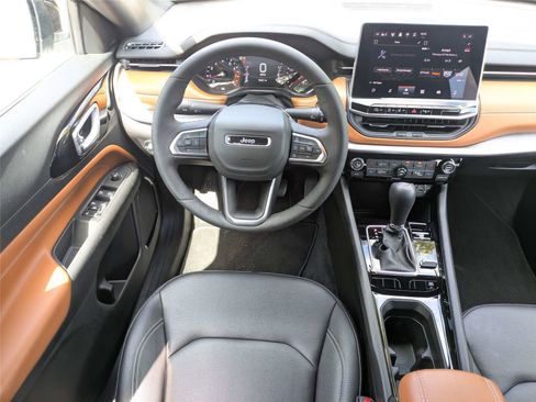 Certified 2025 Jeep Compass Limited AWD/4WD image 18
