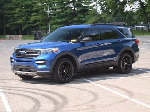 Used 2020 Ford Explorer XLT w/ Equipment Group 202A AWD/4WD image 23