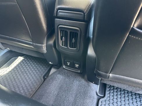 Used 2018 Jeep Compass Latitude w/ Popular Equipment Group AWD/4WD image 18