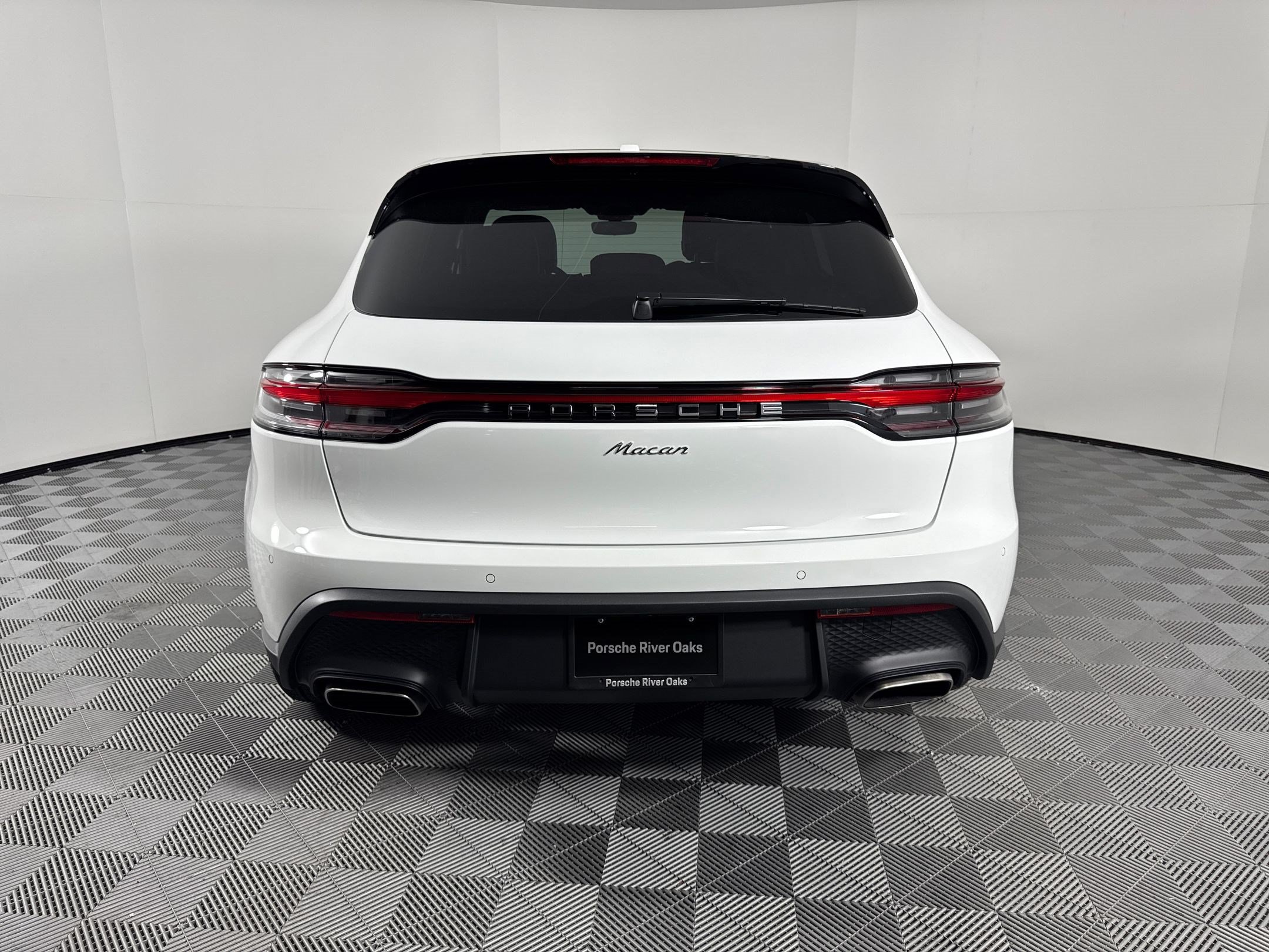Certified 2026 Porsche Macan AWD/4WD image 6
