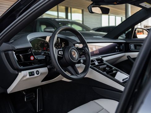 New 2026 Porsche Panamera 4 image 4