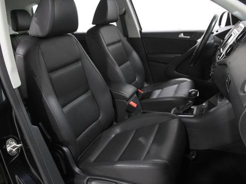 Used 2017 Volkswagen Tiguan S image 16