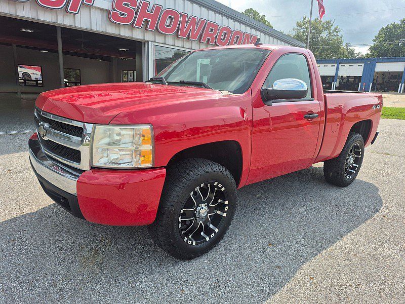Used 2007 Chevrolet Silverado 1500 W/T w/ Towing Package AWD/4WD image 1