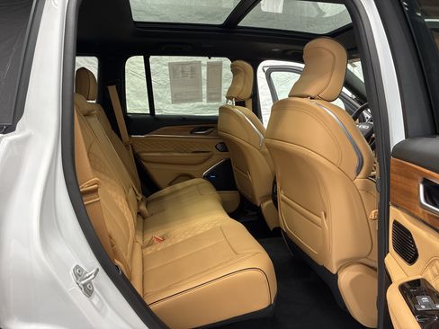 Certified 2025 Jeep Grand Cherokee Summit AWD/4WD image 11