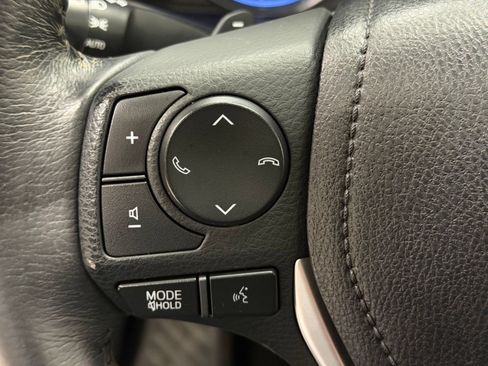 Used 2017 Toyota Corolla SE w/ SE Premium Package FWD image 13