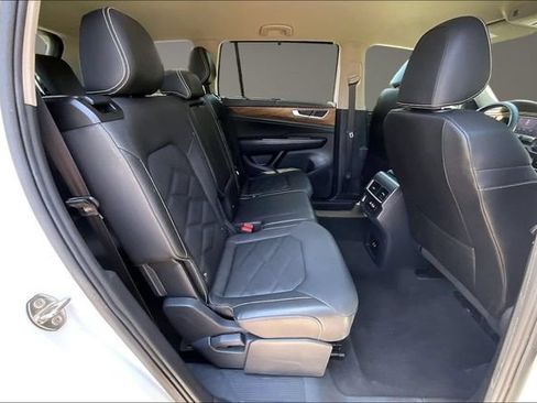 Used 2025 Volkswagen Atlas SE FWD image 25