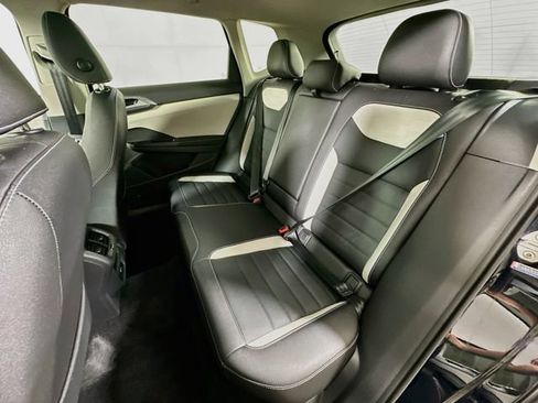 Certified 2025 Volkswagen Taos SEL AWD/4WD image 26