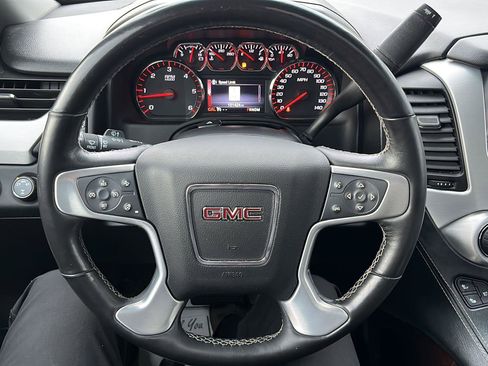 Used 2016 GMC Yukon XL SLT image 16