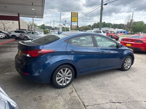 Used 2016 Hyundai Elantra SE w/ Option Group 02 FWD image 4