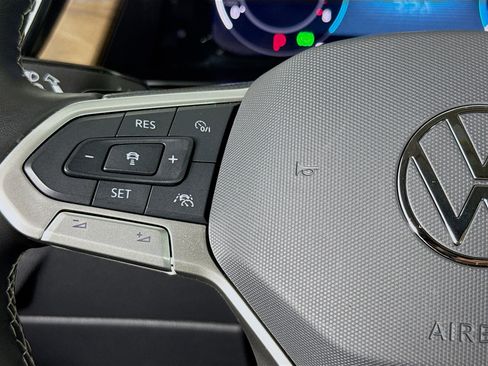 Used 2025 Volkswagen Atlas SE FWD image 13