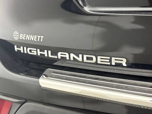 Used 2020 Toyota Highlander XLE AWD/4WD image 18