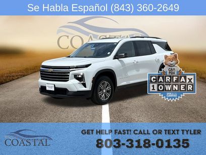 Used 2025 Chevrolet Traverse LT