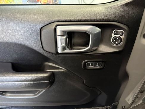 Used 2021 Jeep Gladiator Sport AWD/4WD image 23