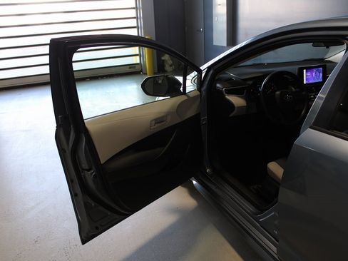 Used 2025 Toyota Corolla LE w/ LE Premium Package image 8