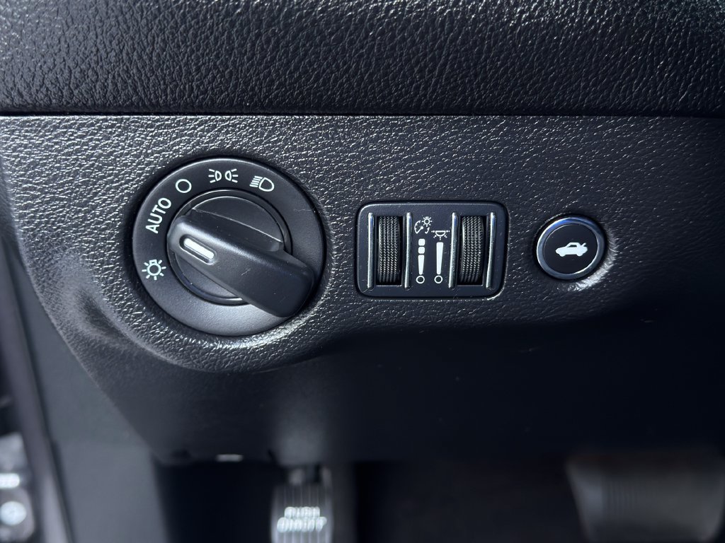 Used 2023 Dodge Challenger SXT RWD image 19