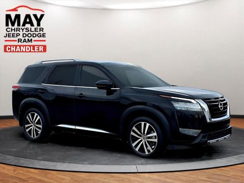 Used 2024 Nissan Pathfinder Platinum w/ Cargo Package image 2