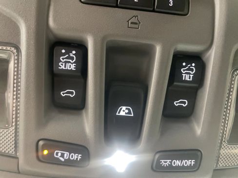 Used 2022 Chevrolet Silverado 1500 LT Trail Boss w/ Convenience Package II image 11