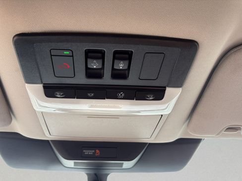 Certified 2025 Nissan Pathfinder Platinum AWD/4WD image 25