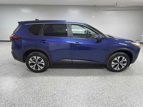 Used 2023 Nissan Rogue SV FWD image 2