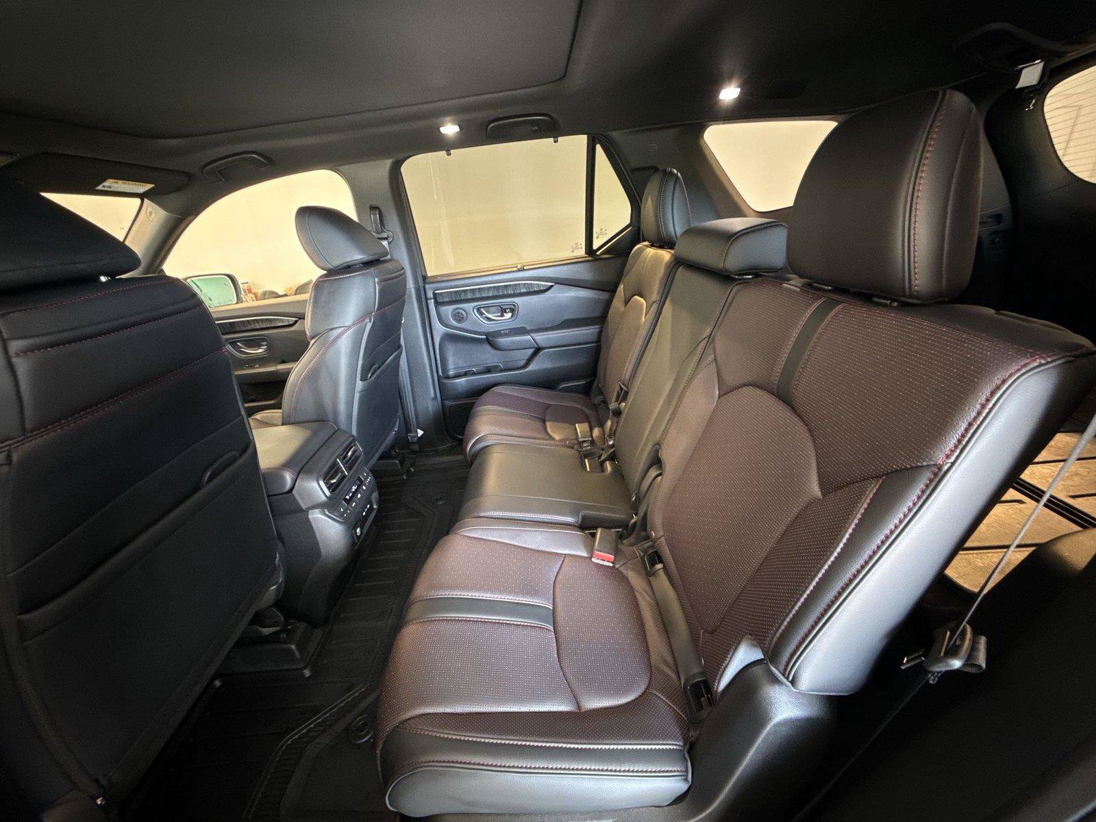 Used 2025 Honda Pilot Black Edition image 26