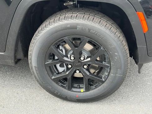 New 2026 Jeep Grand Cherokee Altitude image 11