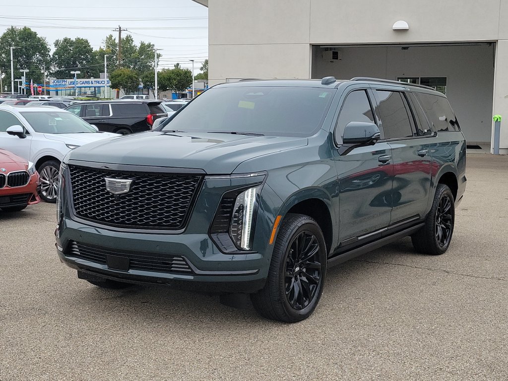 Used 2026 Cadillac Escalade ESV Sport w/ LPO, ONYX Package AWD/4WD image 2