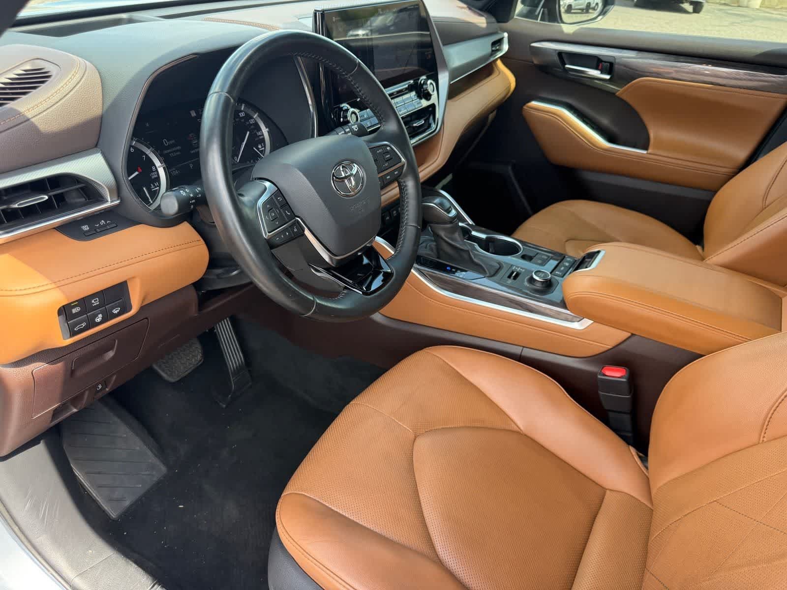 Used 2021 Toyota Highlander Platinum AWD/4WD image 12