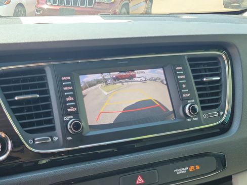 Used 2019 Kia Sedona EX w/ EX Premium Package image 19