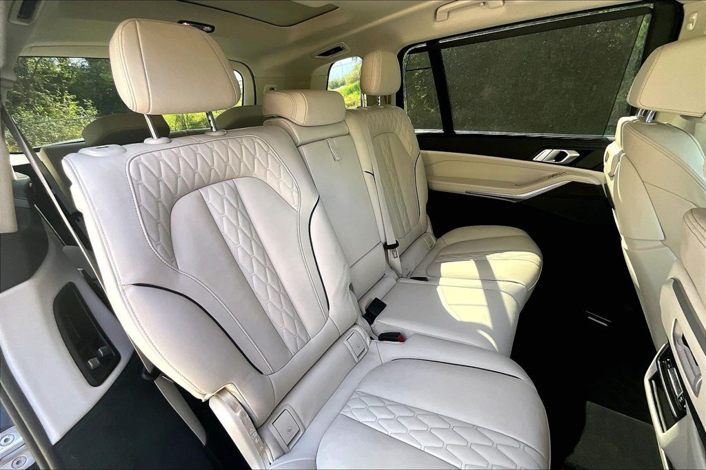 Used 2025 BMW X7 xDrive40i w/ Premium Package AWD/4WD image 37