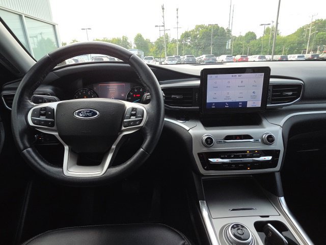 Used 2022 Ford Explorer XLT w/ Equipment Group 202A AWD/4WD image 16
