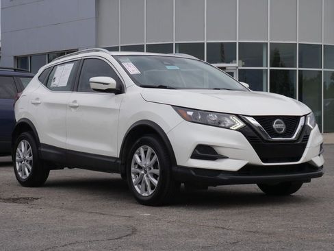Used 2020 Nissan Rogue Sport SV FWD image 2