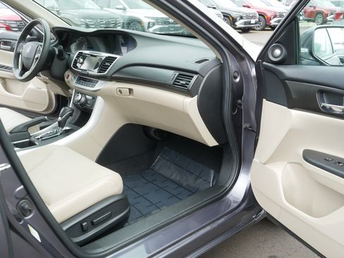 Used 2015 Honda Accord Touring image 19