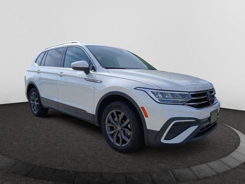 Used 2023 Volkswagen Tiguan SE w/ Panoramic Sunroof Package AWD/4WD image 7