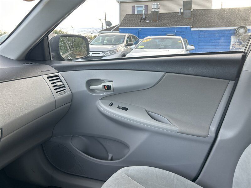 Used 2013 Toyota Corolla L FWD image 12