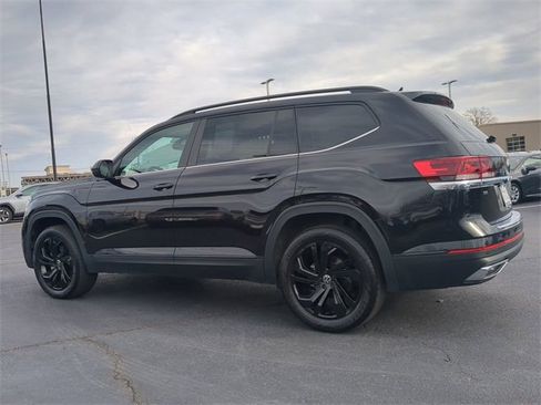 Used 2023 Volkswagen Atlas SE w/ Black Wheel Package image 6