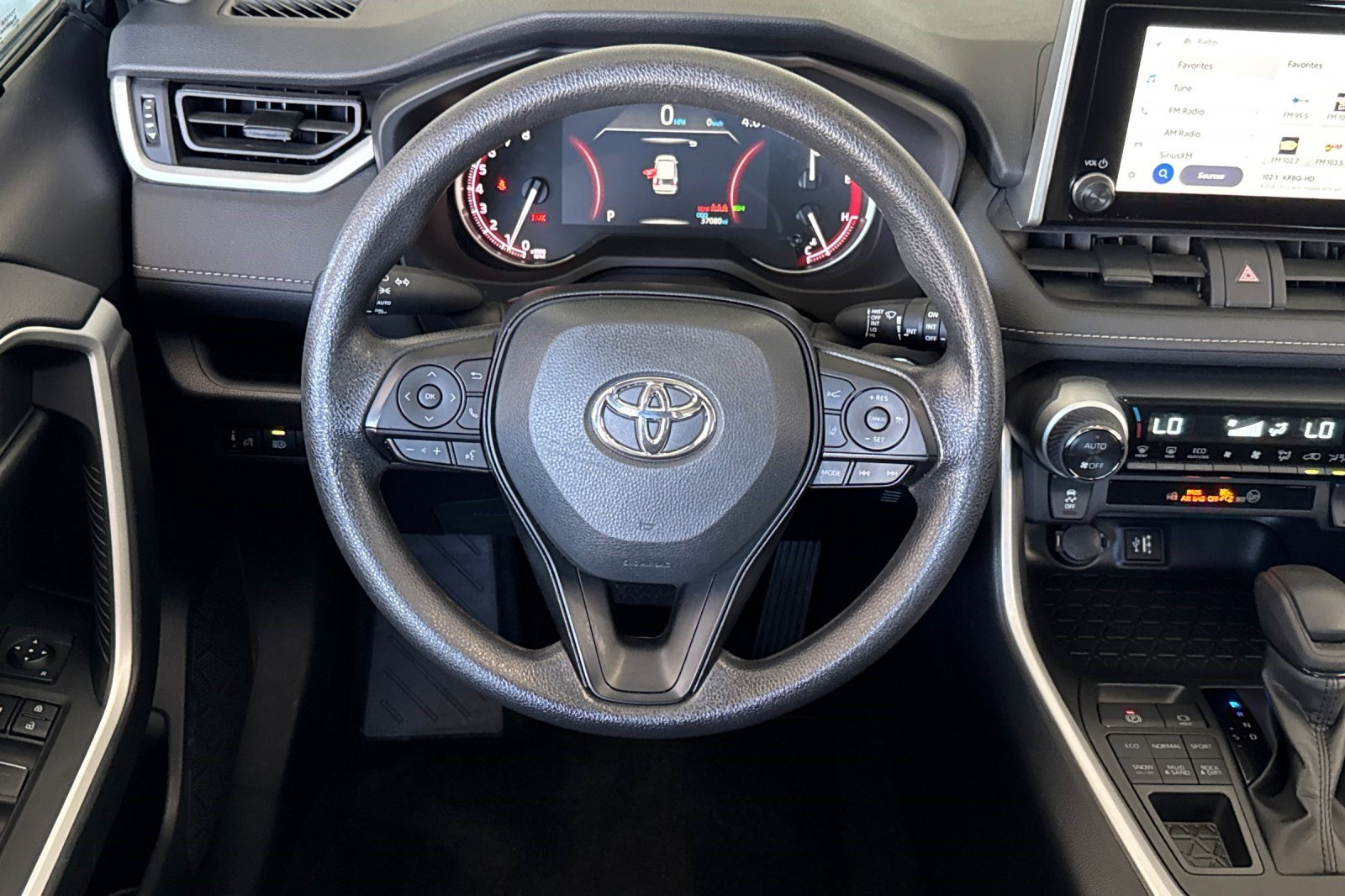 Used 2025 Toyota RAV4 XLE w/ Convenience Package AWD/4WD image 30