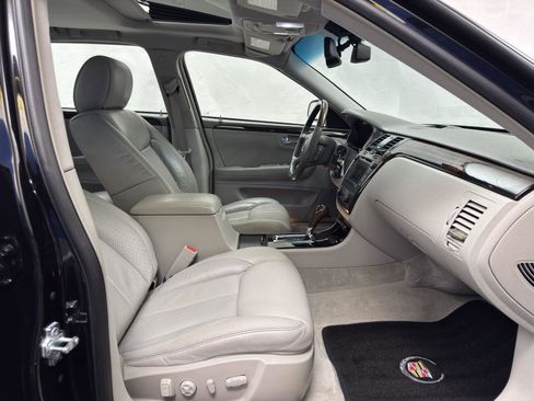 Used 2011 Cadillac DTS Premium image 40