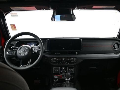 Used 2025 Jeep Wrangler Unlimited Rubicon image 22