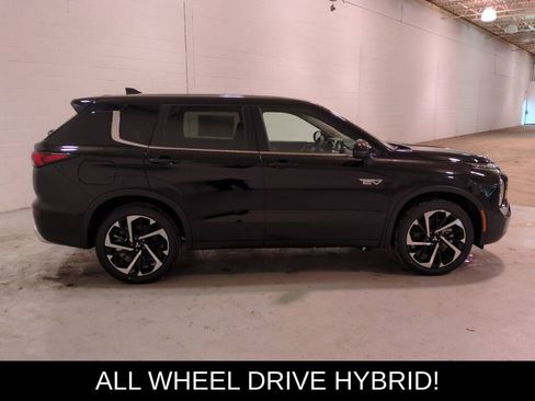 New 2025 Mitsubishi Outlander SE image 3