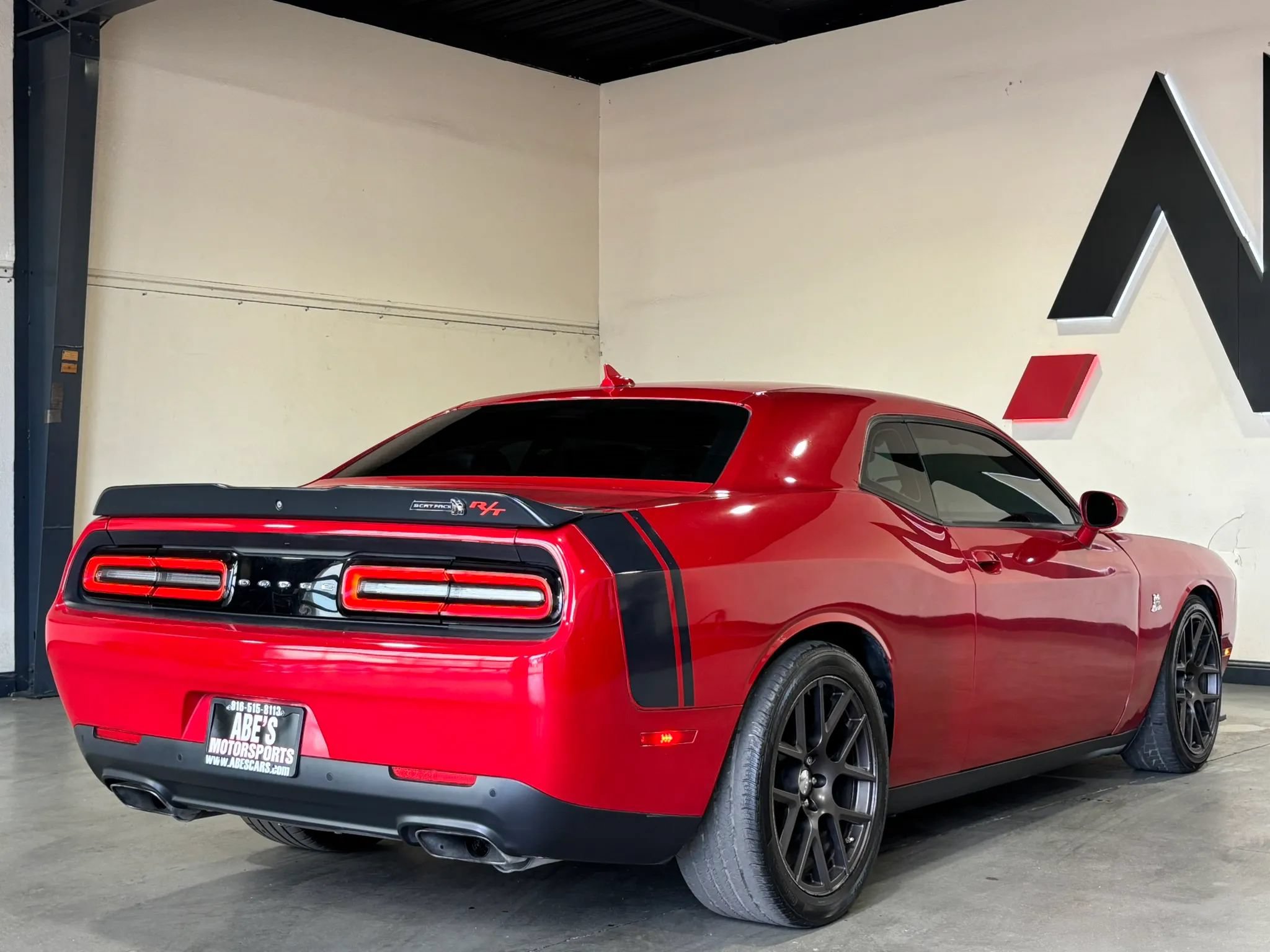 Used 2016 Dodge Challenger R/T Scat Pack w/ Leather Interior Group RWD image 4