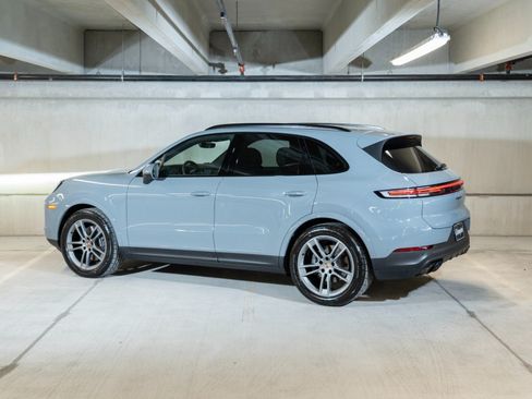 Certified 2026 Porsche Cayenne AWD/4WD image 3