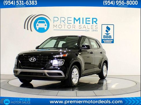 Used 2021 Hyundai Venue SE image 1