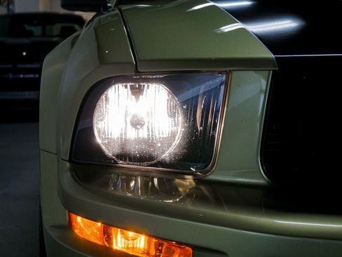 Used 2005 Ford Mustang GT RWD image 69